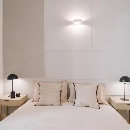 Ferreira - 2 Bedrooms In Campo De Ourique شقة *